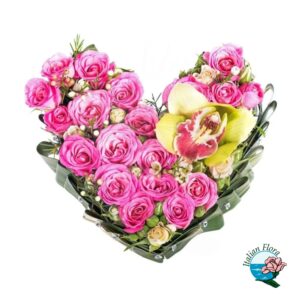 Cuore-di-rose-rosa-e-lisianthus-bianchi