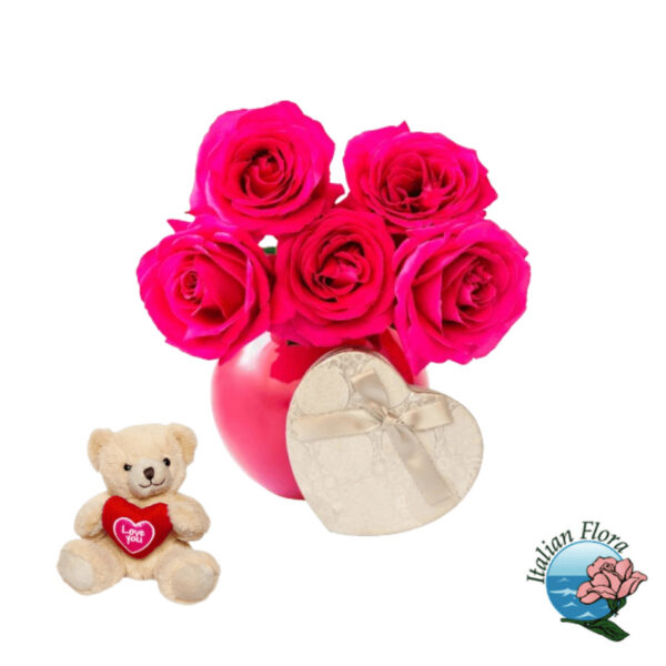 Bouquet di rose fucsia con peluche e cioccolatini